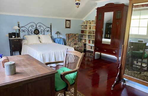 Ortigueira Villa | Lovely, spacious, sunny Villa with private fenced-off garden near beaches!