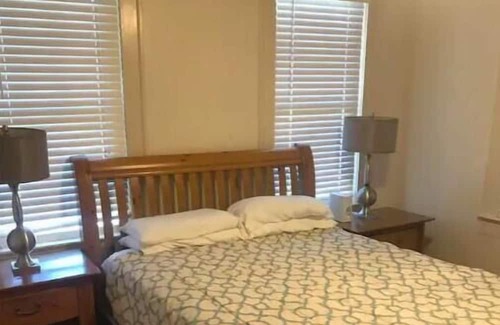 Murray Hill Maison | 3/1 Historic Charmer in Murray Hill with Laundry