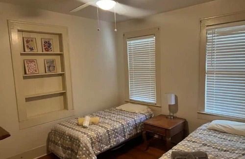 Murray Hill Maison | 3/1 Historic Charmer in Murray Hill with Laundry