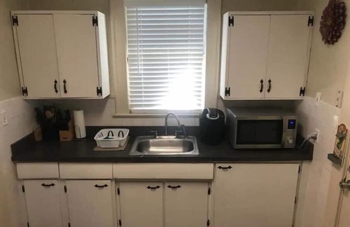 Murray Hill Maison | 3/1 Historic Charmer in Murray Hill with Laundry