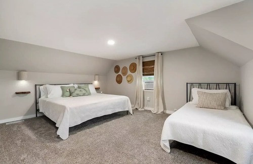Rogers Maison | Cozy house near Beaver Lake & Hobbs State Park