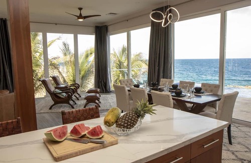 Bouvet Island Maison | Stunning 3 bdrm oceanfront home w/ Infinity Pool in exclusive Lighthouse Estates