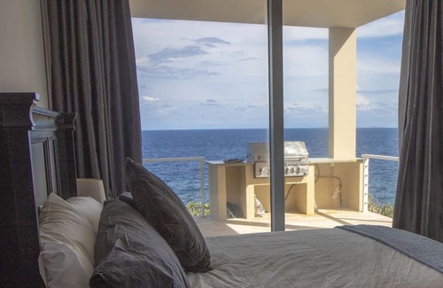 Bouvet Island Maison | Stunning 3 bdrm oceanfront home w/ Infinity Pool in exclusive Lighthouse Estates