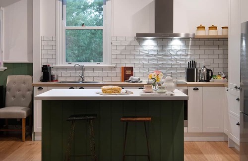 Clunes Maison | Trembath - Pet Friendly Restored Cottage in Clunes