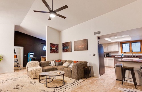Sunset Ridge Maison | This house is a 4 bedroom(s), 2 bathrooms, located in Scottsdale, AZ.