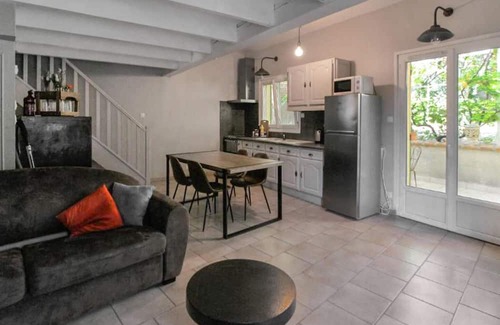 Marcoux Maison | This beautiful and modern vacation home welcomes you with a breathtaking mountain view.