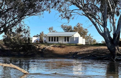 Darlington Point Cabine | The River Cabin