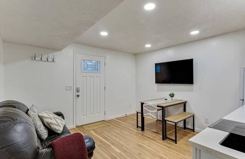 Sandy Maison | Canyon Cottage | Sandy | 2 bd 1 ba | Workspace