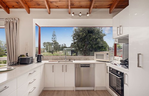 Pauanui Maison | Seascape Bach - Pauanui Holiday Home