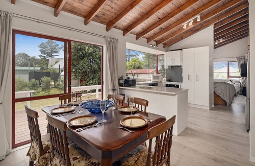 Pauanui Maison | Seascape Bach - Pauanui Holiday Home