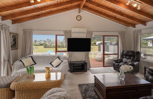 Pauanui Maison | Seascape Bach - Pauanui Holiday Home