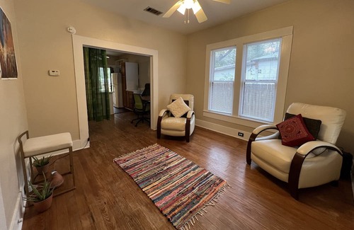 Heritage Maison | Cozy Spaceship Ranch House Meets Historical San Marcos
