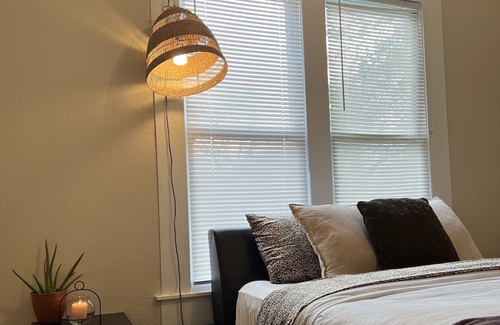 Heritage Maison | Cozy Spaceship Ranch House Meets Historical San Marcos