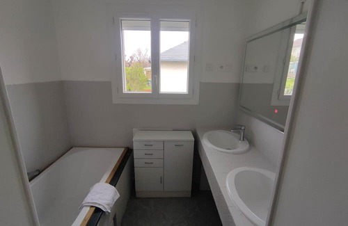 Bellerive-sur-Allier Appartement | Apartment 'Petite Maison - 70m2' with Balcony and Wi-Fi