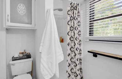Jefferson Appartement | Centrally located, Spanish style studio, Convenient and Cozy, Long Term stays