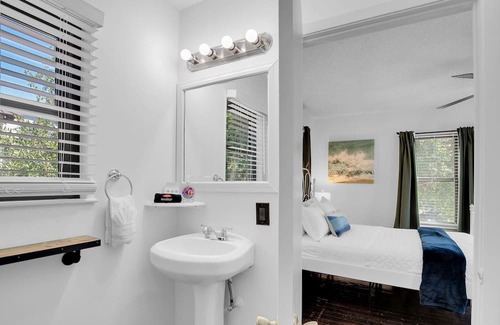 Jefferson Appartement | Centrally located, Spanish style studio, Convenient and Cozy, Long Term stays