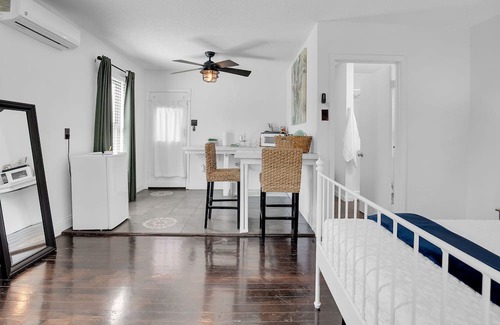 Jefferson Appartement | Centrally located, Spanish style studio, Convenient and Cozy, Long Term stays