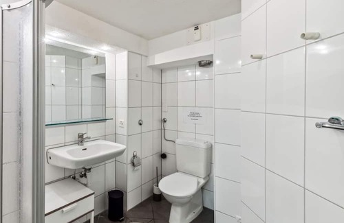 Dietikon District Appartement | Bunkers' Nook: Your Shared Haven Awaits