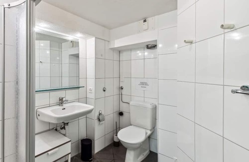 Dietikon District Appartement | Your Personal Retreat in a Shared Setting