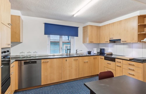 Dietikon District Appartement | Double Bed and Bunks for Your Comfort