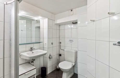 Dietikon District Appartement | Double Bed and Bunks for Your Comfort