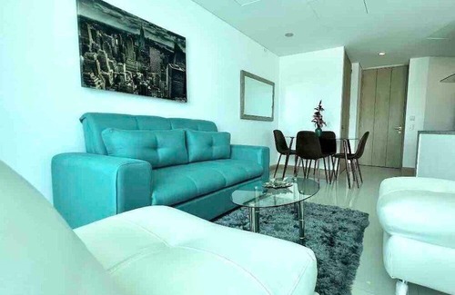 Riomar Maison | Luxury Apartment Hilton WI-FI, TV, Pool and Gym