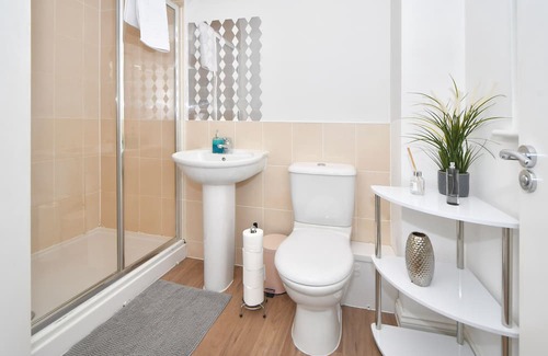 Alsager Maison | Lindop View: A Cheshire wives dream, with drive!
