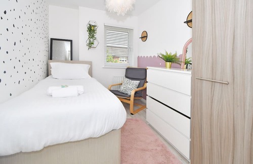 Alsager Maison | Lindop View: A Cheshire wives dream, with drive!