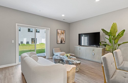 Laotto Copropriété | Modern Comforts: 3BR Townhouse #14