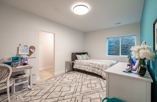 Latah Valley Maison | Beautiful Spacious Modern Home