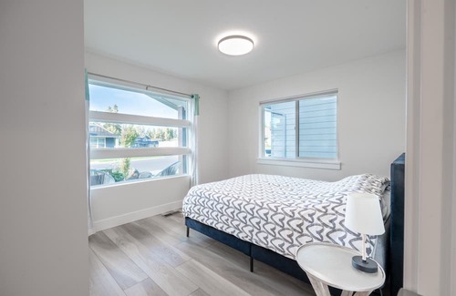 Latah Valley Maison | Beautiful Spacious Modern Home
