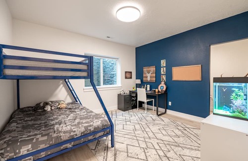 Latah Valley Maison | Beautiful Spacious Modern Home