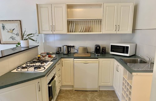 Yass Appartement | Very Comfortable Granny Flat - breakfast included