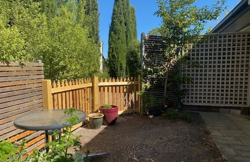 Yass Appartement | Very Comfortable Granny Flat - breakfast included