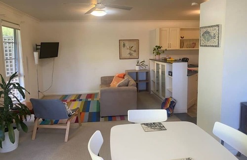Yass Appartement | Very Comfortable Granny Flat - breakfast included