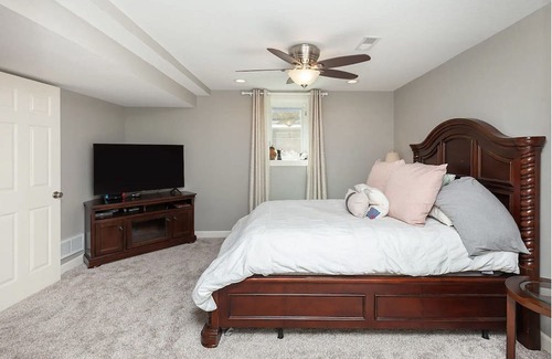 Boone Maison | Updated 5 Bedroom Ranch 7 minutes from Seven Oaks, 15 minutes from ISU Campus