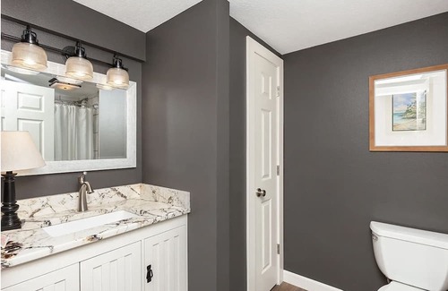 Boone Maison | Updated 5 Bedroom Ranch 7 minutes from Seven Oaks, 15 minutes from ISU Campus