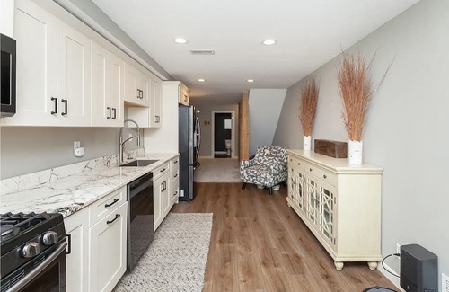 Boone Maison | Updated 5 Bedroom Ranch 7 minutes from Seven Oaks, 15 minutes from ISU Campus