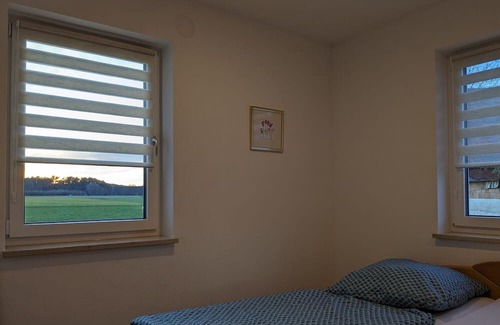 Bechhofen Appartement | Holiday Apartment "Seenlandliebe - Wiesethblick" with Shared Garden