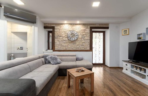 Cepljani Maison | Villa Stonehouse is a nice rustic terraced house only 3,5 km from the sea and the town Umag.