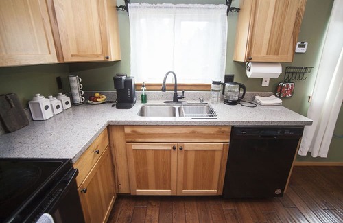 Olympia Maison | Comfy Retreat Near Shopping/Dining/Parks