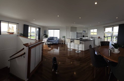 Coronet Bay Maison | Family friendly beaches, relaxing, do as much as you like or just chill out.