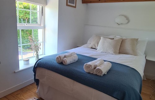 Ventry Autre | Rustic 100-year old Irish farmhouse surrounded by nature