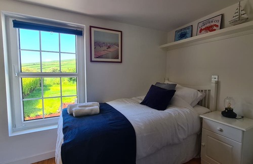 Ventry Autre | Rustic 100-year old Irish farmhouse surrounded by nature