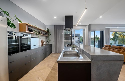 Albury Maison | Luxurious urban oasis with pool in Central Albury