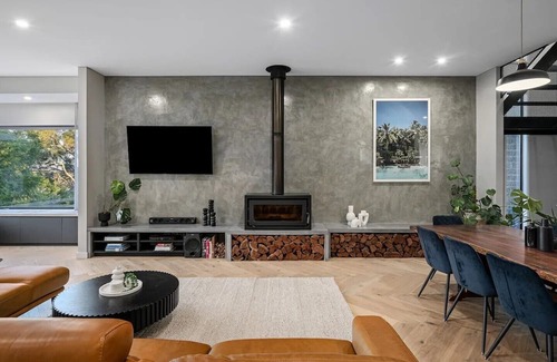 Albury Maison | Luxurious urban oasis with pool in Central Albury