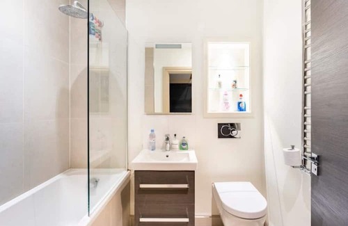 North Richmond Maison | Perfect Richmond Super Host. Three Private Rooms.