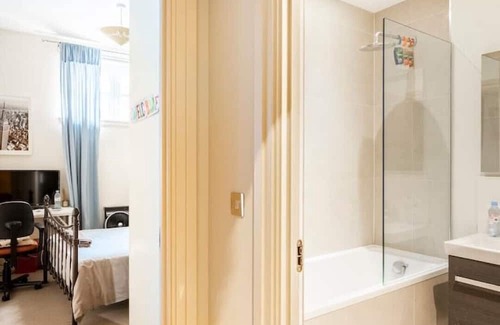 North Richmond Maison | Perfect Richmond Super Host. Three Private Rooms.