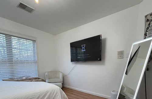 Seabrook Maison | Upscale Single Family House 7 miles outside of DC.