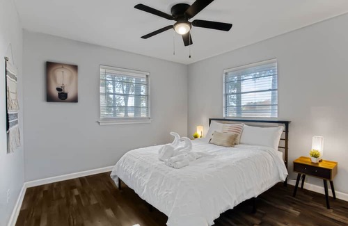 Jacksonville Maison | Ideal 3BR for Work Stays and Home Transition